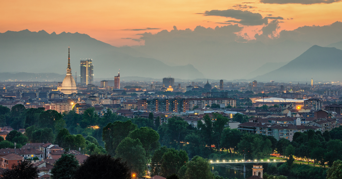 Torino con sfondo montuoso